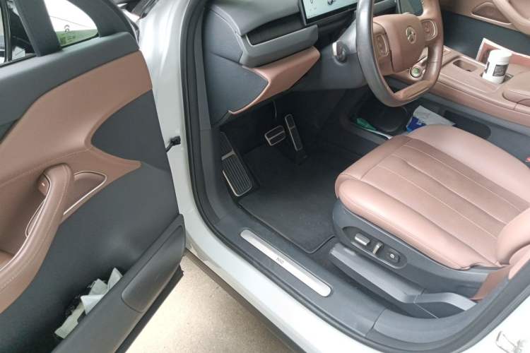 Used Nio ES8 2023 75 kWh Driver Seat