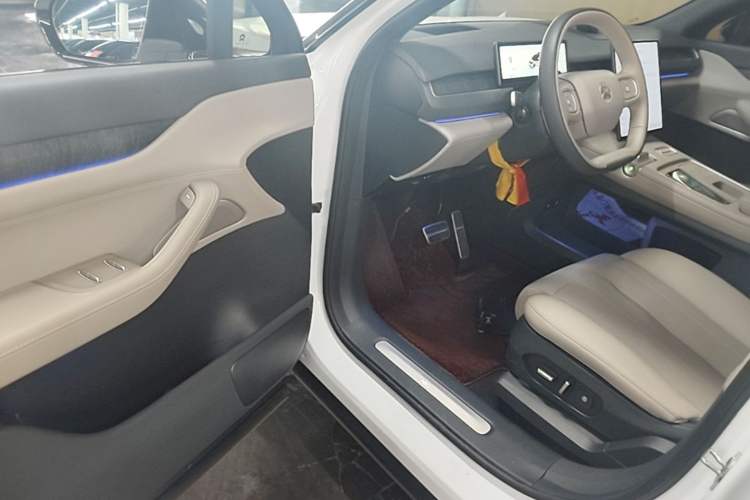 Used Nio ES8 2023 75 kWh Driver Seat