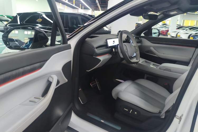 Used Nio ES8 2023 75 kWh Executive Edition Driver Seat