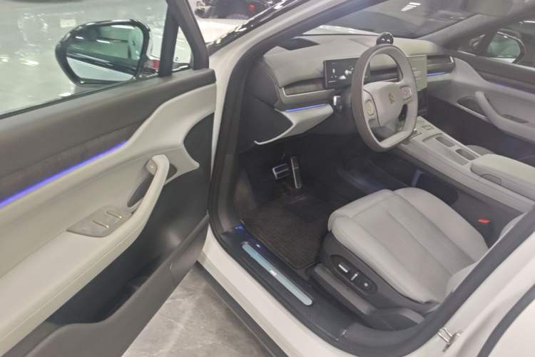 Used Nio ES8 2023 75 kWh Executive Edition Driver Seat