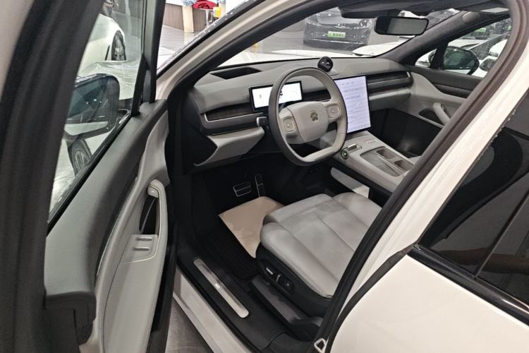 Used Nio ES8 2023 75 kWh Driver Seat
