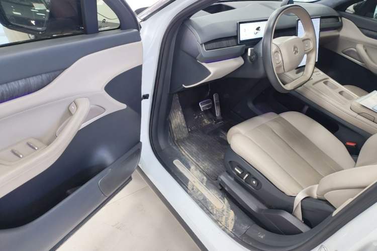 Used Nio ES8 2023 75 kWh Driver Seat