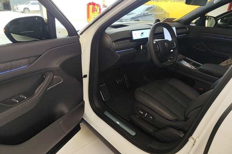 Used Nio ES8 2023 75 kWh Executive Edition Driver Seat