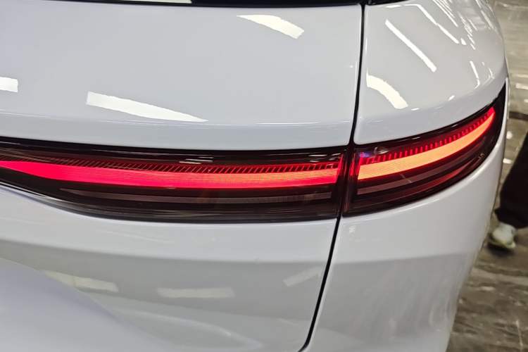 Used Nio ES8 2023 100kWh Signature Edition Exterior 3
