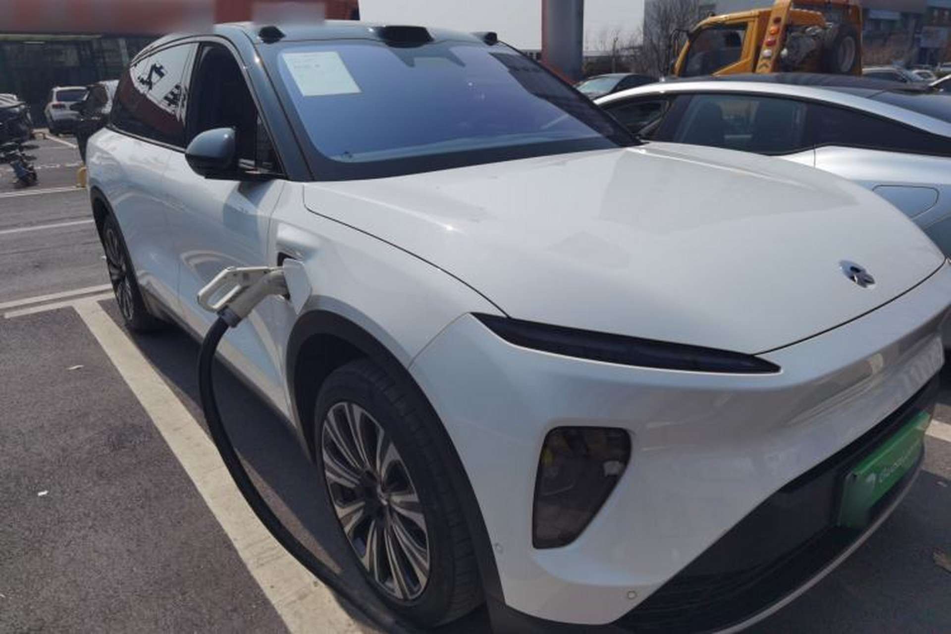 Used Nio ES8 2023 75 kWh Front Right 45 Deg