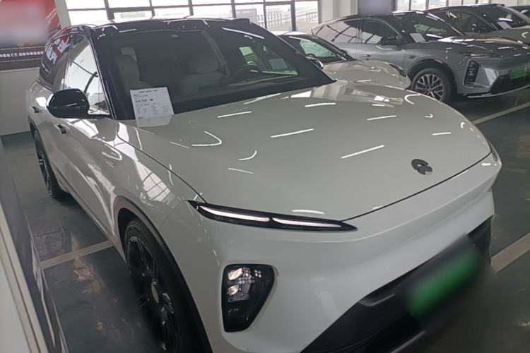 Used Nio ES8 2023 100kWh Signature Edition Front Right 45 Deg