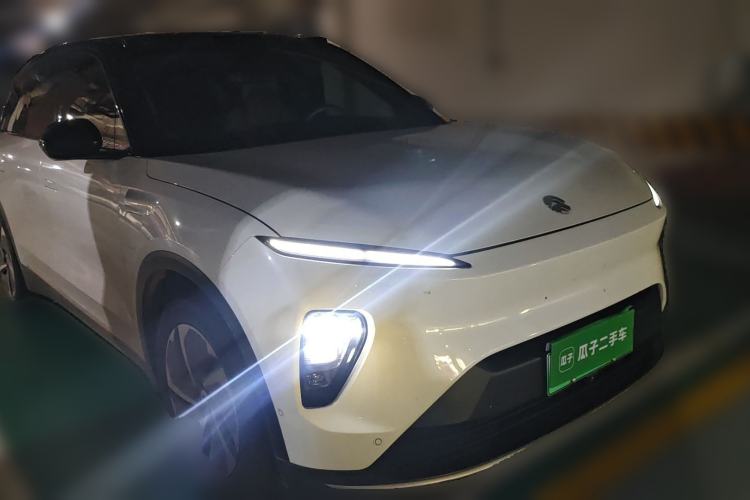 Used Nio ES8 2023 75 kWh Front Right 45 Deg