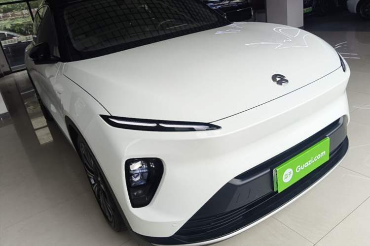 Used Nio ES8 2023 75 kWh Executive Edition Front Right 45 Deg