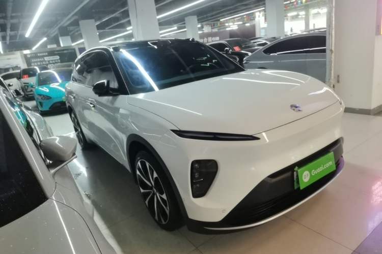 Used Nio ES8 2023 100kWh Signature Edition Front Right 45 Deg
