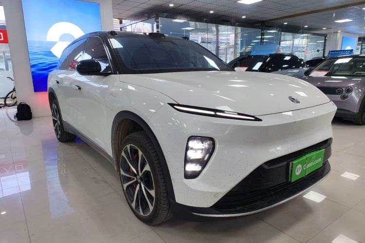 Used Nio ES8 2023 75 kWh Front Right 45 Deg