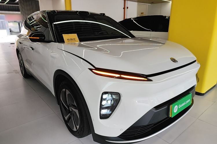 Used Nio ES8 2023 75 kWh Executive Edition Front Right 45 Deg