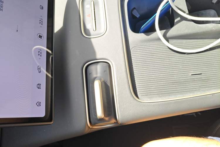 Used Nio ES8 2023 75 kWh Executive Edition Gear Lever