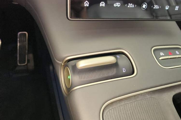 Used Nio ES8 2023 75 kWh Executive Edition Gear Lever
