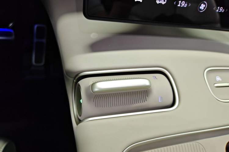 Used Nio ES8 2023 75 kWh Executive Edition Gear Lever