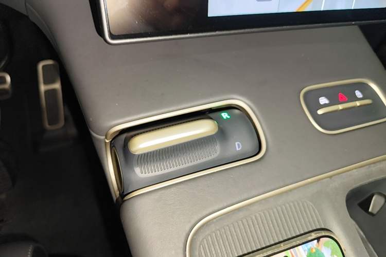 Used Nio ES8 2023 75 kWh Executive Edition Gear Lever