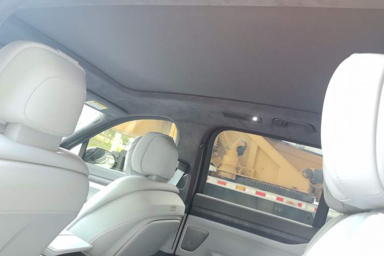 Used Nio ES8 2023 75 kWh Headliner