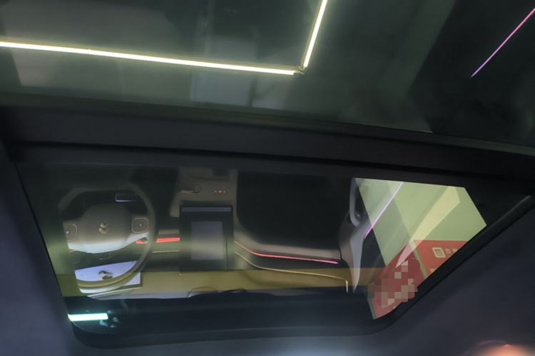 Used Nio ES8 2023 75 kWh Headliner
