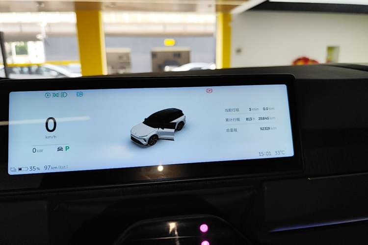 Used Nio ES8 2023 75 kWh Executive Edition Instrument Cluster