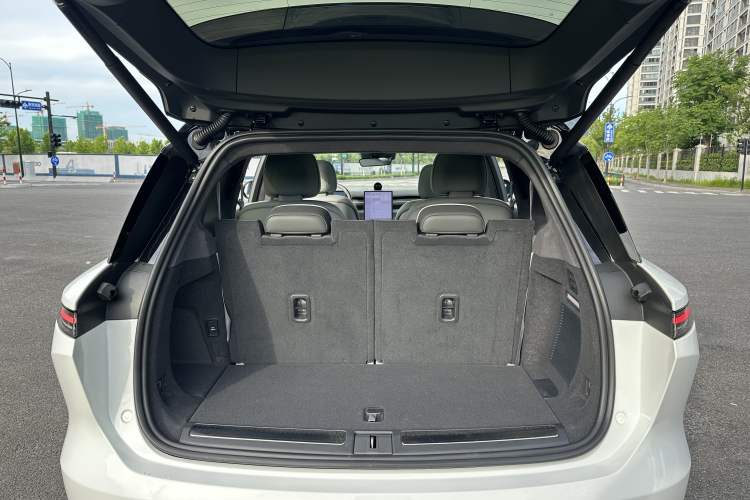 Used Nio ES8 2023 75 kWh Interior 11