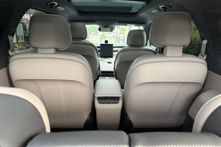 Used Nio ES8 2023 75 kWh Executive Edition Interior 2