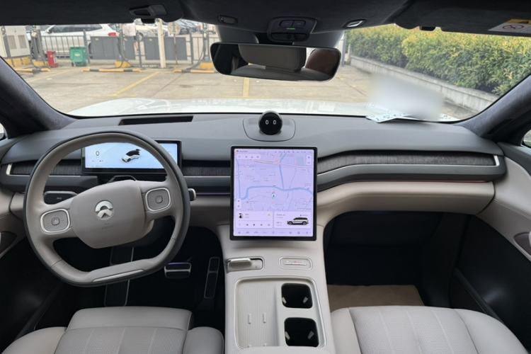 Used Nio ES8 2023 75 kWh Executive Edition Interior 3