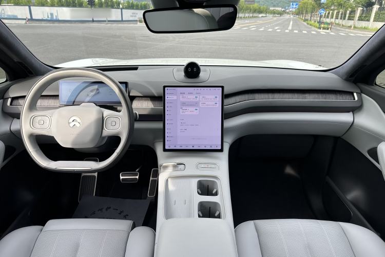 Used Nio ES8 2023 75 kWh Interior 3
