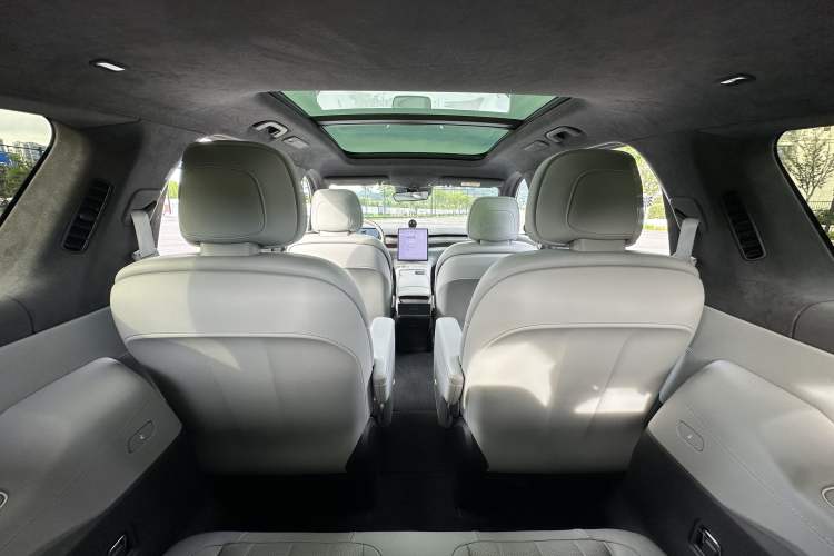 Used Nio ES8 2023 75 kWh Interior 4