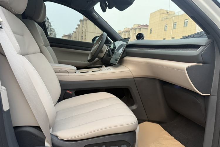 Used Nio ES8 2023 75 kWh Executive Edition Interior 5
