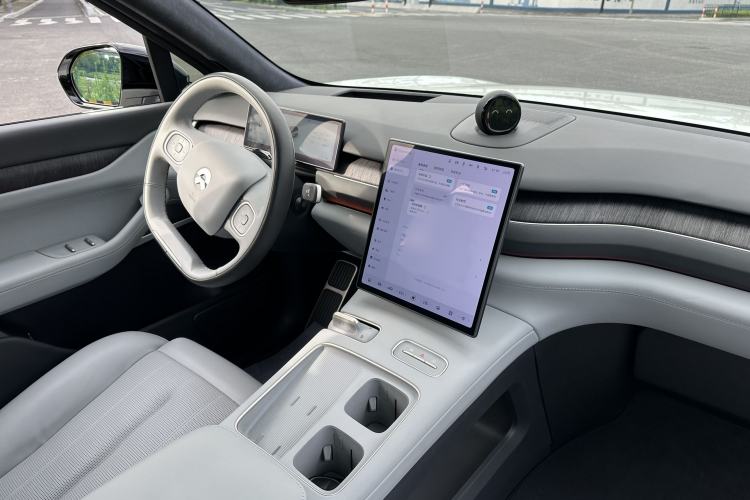 Used Nio ES8 2023 75 kWh Interior 6