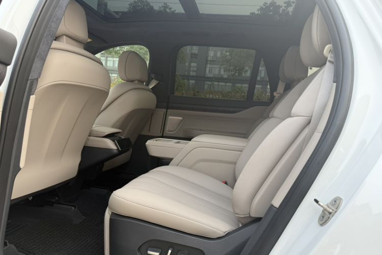 Used Nio ES8 2023 75 kWh Executive Edition Interior 7
