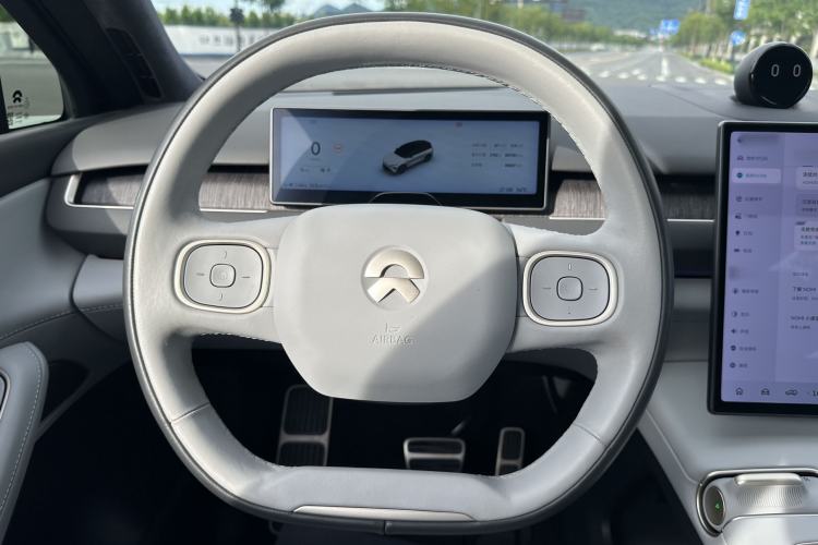 Used Nio ES8 2023 75 kWh Interior 7