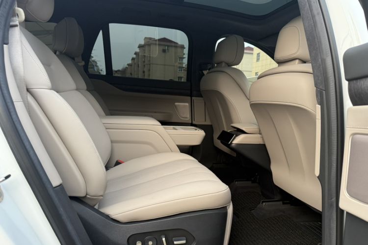 Used Nio ES8 2023 75 kWh Executive Edition Interior 8