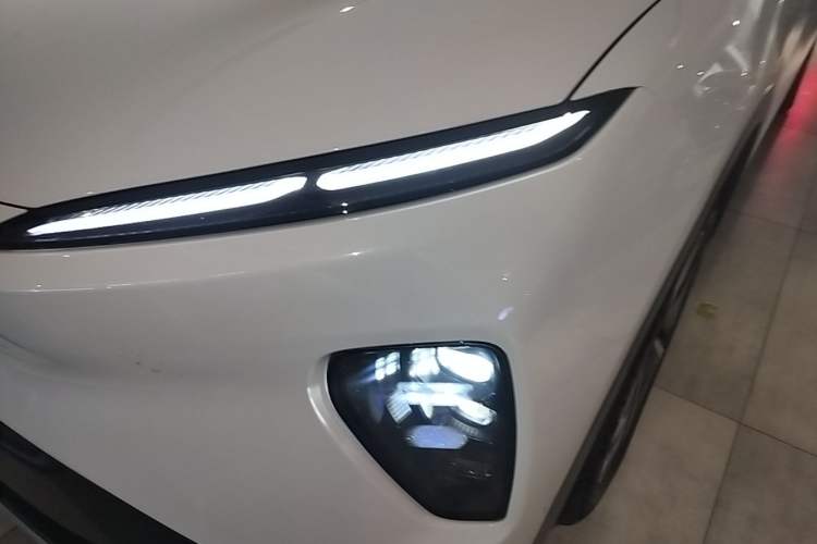 Used Nio ES8 2023 75 kWh Left Front Headlight