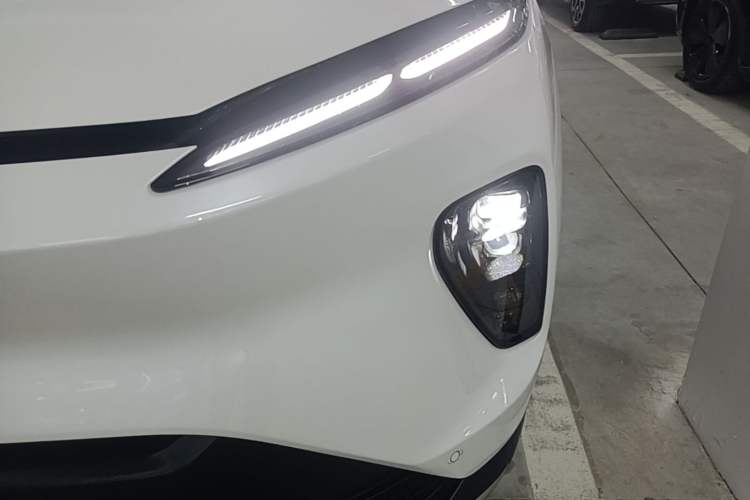 Used Nio ES8 2023 75 kWh Executive Edition Left Front Headlight