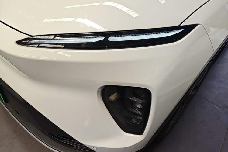 Used Nio ES8 2023 75 kWh Left Front Headlight