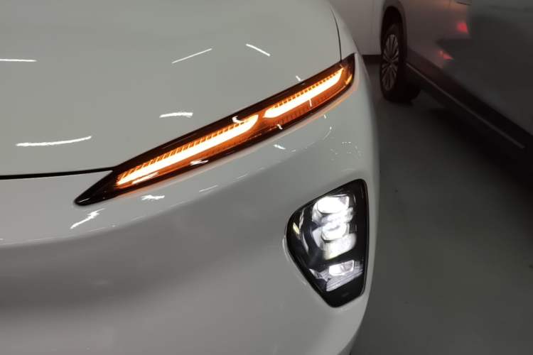 Used Nio ES8 2023 75 kWh Left Front Headlight