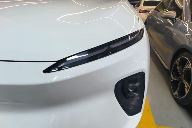 Used Nio ES8 2023 75 kWh Left Front Headlight