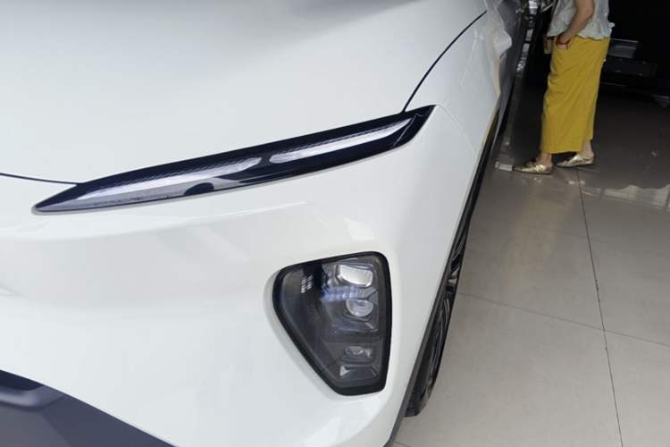 Used Nio ES8 2023 75 kWh Executive Edition Left Front Headlight