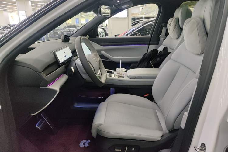 Used Nio ES8 2023 75 kWh Executive Edition Left Front Seat