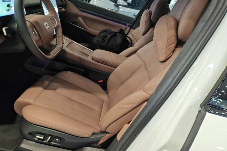 Used Nio ES8 2023 75 kWh Executive Edition Left Front Seat