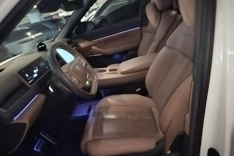 Used Nio ES8 2023 75 kWh Left Front Seat
