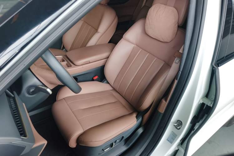 Used Nio ES8 2023 75 kWh Left Front Seat