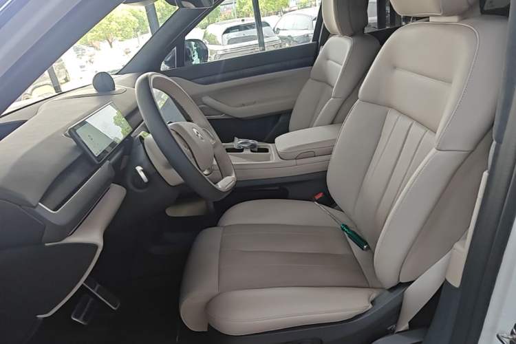 Used Nio ES8 2023 75 kWh Executive Edition Left Front Seat
