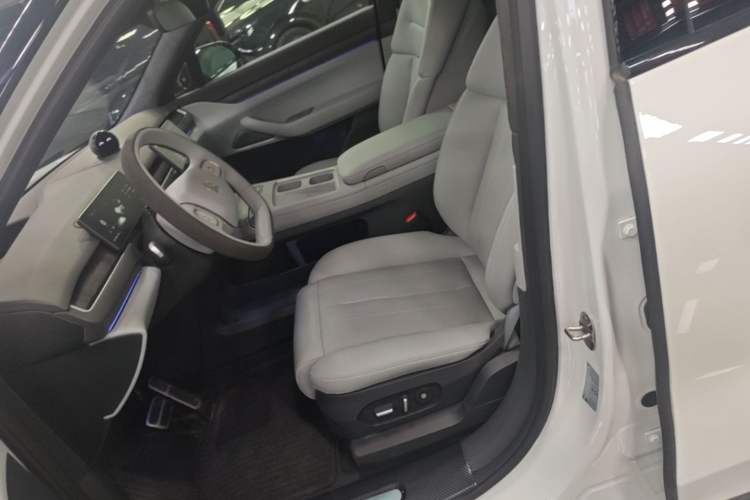 Used Nio ES8 2023 75 kWh Executive Edition Left Front Seat