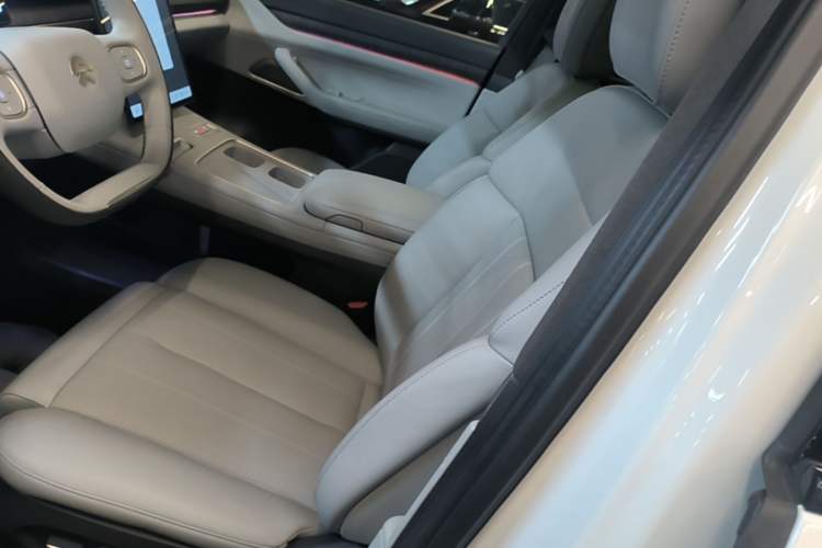 Used Nio ES8 2023 75 kWh Left Front Seat