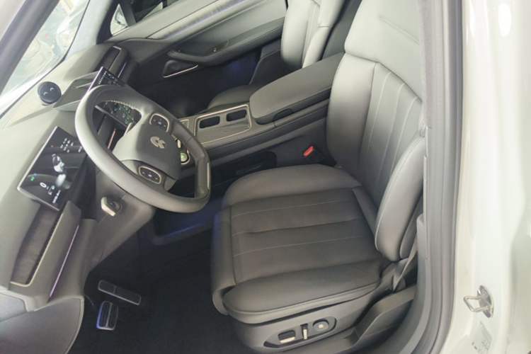 Used Nio ES8 2023 75 kWh Executive Edition Left Front Seat