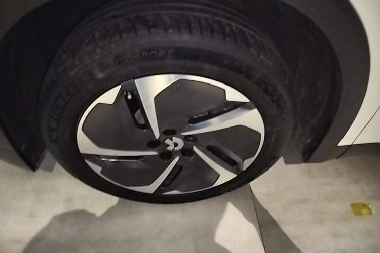 Used Nio ES8 2023 75 kWh Left Front Wheel Hub