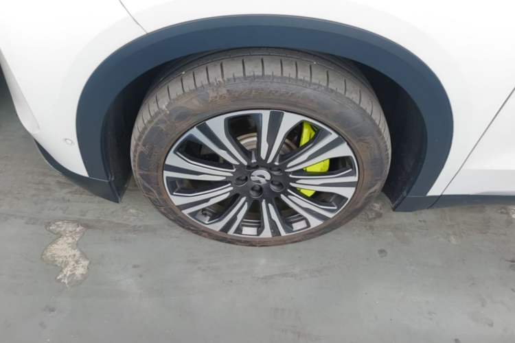 Used Nio ES8 2023 75 kWh Left Front Wheel Hub