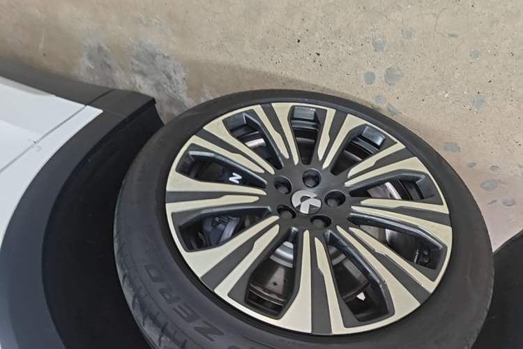 Used Nio ES8 2023 75 kWh Executive Edition Left Front Wheel Hub