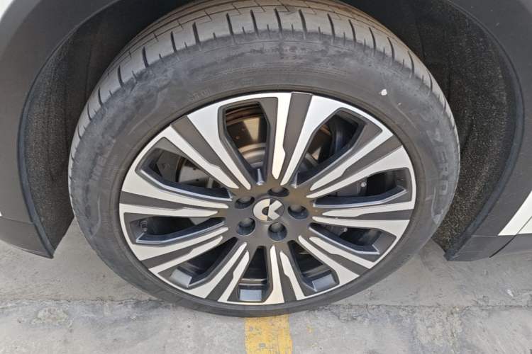 Used Nio ES8 2023 75 kWh Left Front Wheel Hub
